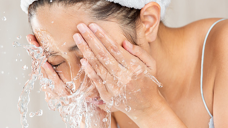 Bôi kem dưỡng ẩm bao lâu thì rửa sẽ tốt nhất cho làn da? 2