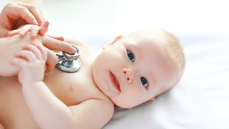 Nên cho bé đi khám nếu vết bớt lan rộng hoặc ngứa ngáy khó chịu