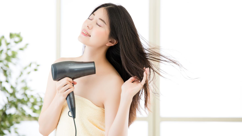 Các bước chăm sóc tóc tại nhà để phục hồi tóc hư tổn 3