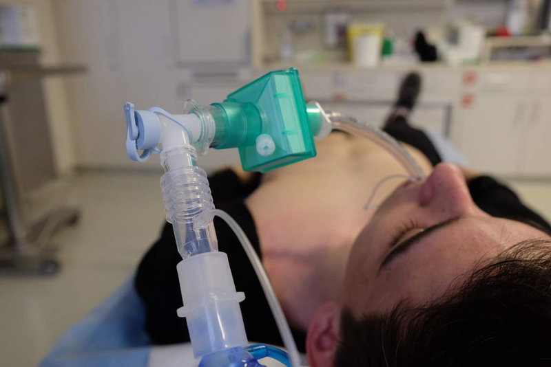 Các dụng cụ đặt nội khí quản và quy trình thực hiện đặt nội khí quản trong bệnh viện 4
