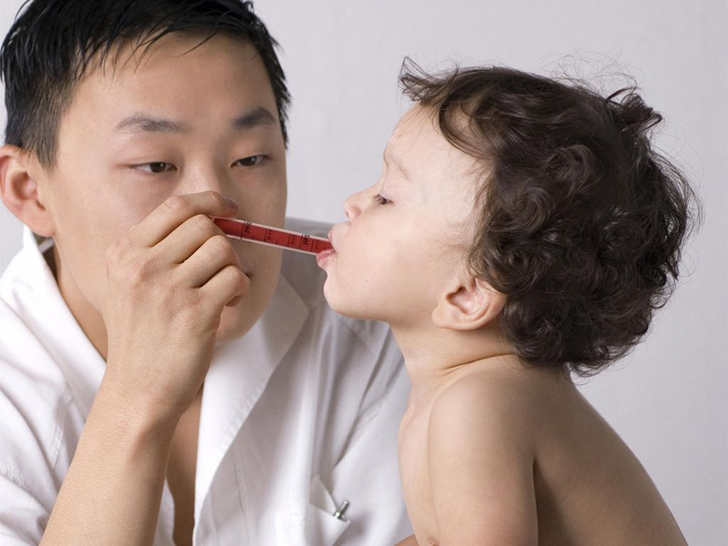 Cách cho trẻ uống thuốc kháng sinh​ và nguyên tắc dùng thuốc cha mẹ nên biết 1