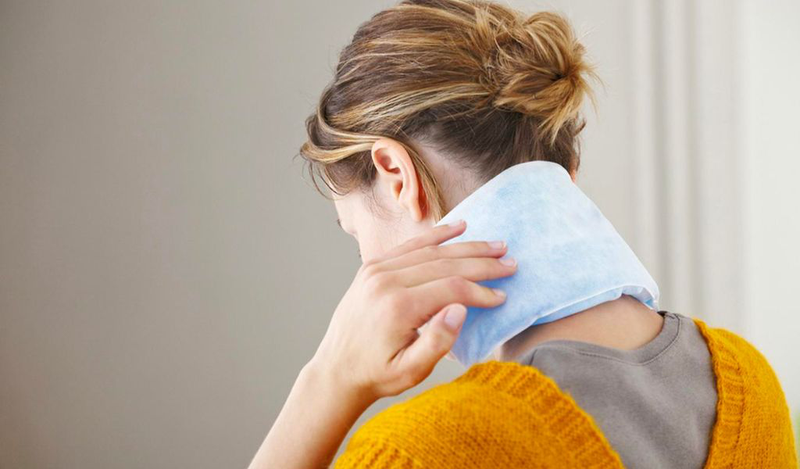 Cách chữa đau vai gáy bằng ngải cứu hiệu quả, an toàn 2