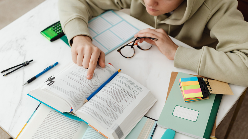 Tránh chỉ “đọc lại” nhiều lần mà hãy tập trung thực sự