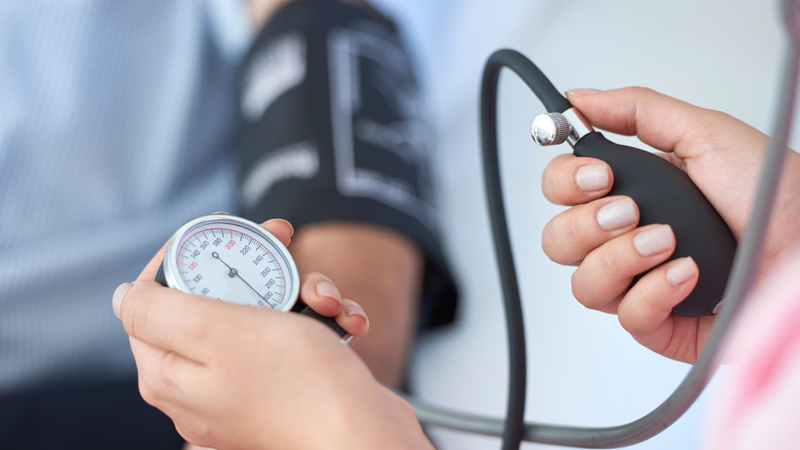 Cách hạ huyết áp cho người lớn tuổi: Giải pháp an toàn và hiệu quả tại nhà 2