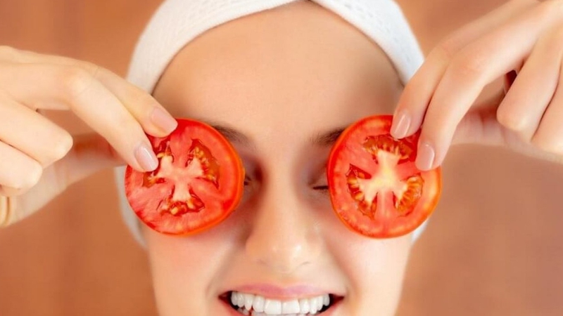 Cách làm mặt nạ cà chua chăm sóc da tại nhà chị em không thể bỏ qua 1