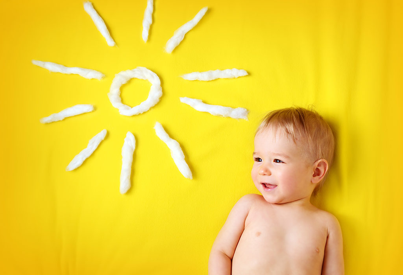 Cách tắm nắng để hấp thụ vitamin D hiệu quả và an toàn cho trẻ - 1