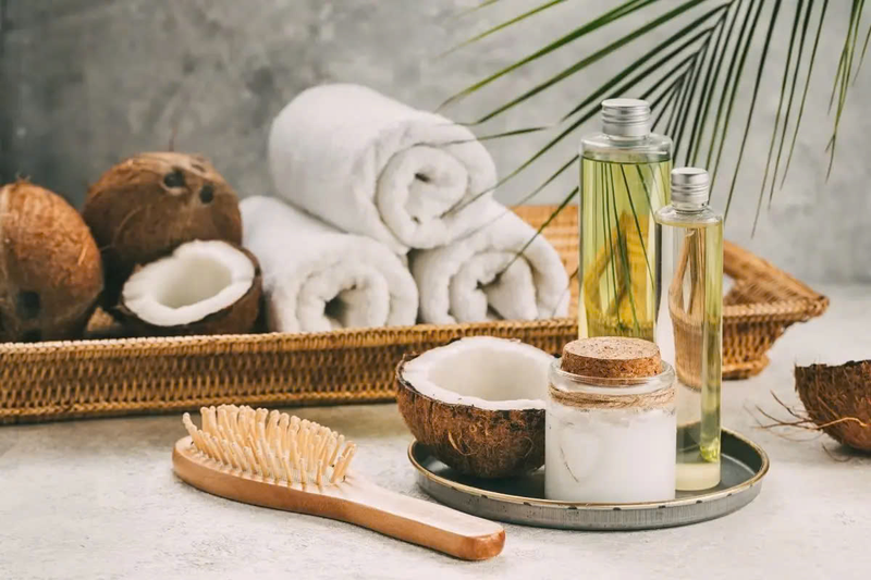 Cách ủ tóc bằng dầu dừa trước khi gội đầu 2