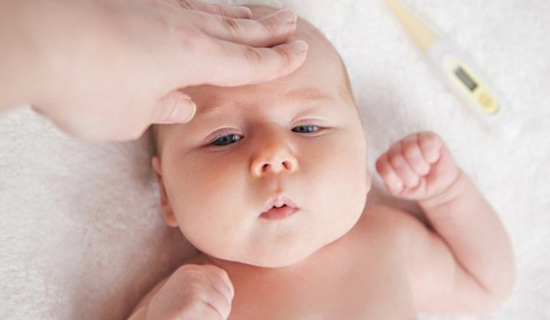 Cẩm nang chăm sóc trẻ sơ sinh bị sốt hiệu quả ngay tại nhà 3