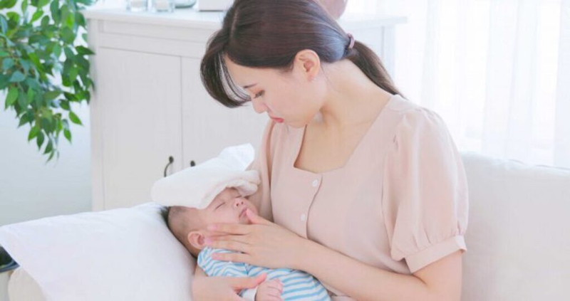 Cẩm nang chăm sóc trẻ sơ sinh bị sốt hiệu quả ngay tại nhà 4