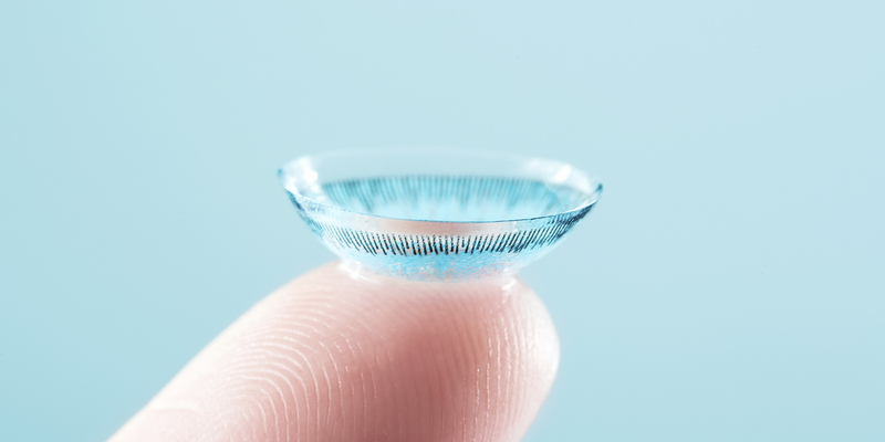 Cận 8 độ có đeo kính áp tròng được không? Cách chọn lens phù hợp 2