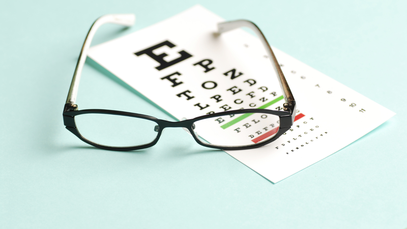 Cận thị (Myopia, Nearsightedness) là tật khúc xạ thường gặp nhất ở mắt