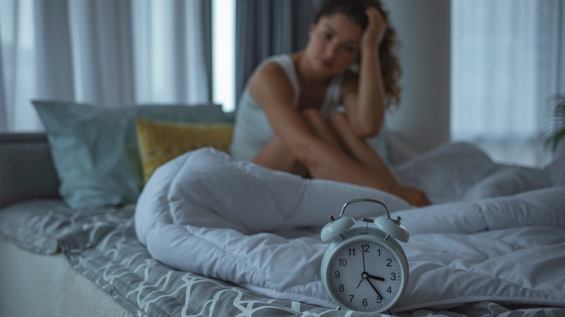 Người bị căng thẳng mãn tính thường xuyên khó ngủ hoặc ngủ không sâu
