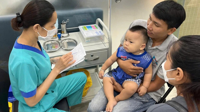 Cha mẹ nên tiêm sởi đơn hay 3 trong 1 cho bé? 2