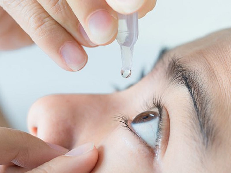 Benzalkonium chloride là một trong những chất bảo quản trong thuốc nhỏ mắt phổ biến