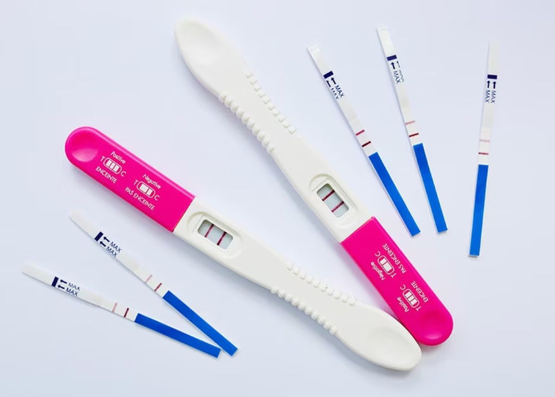 Que thử thai là một dụng cụ xét nghiệm định tính dựa trên việc phát hiện nồng độ hormone hCG