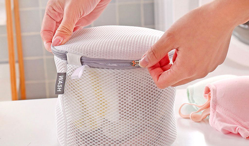 Sử dụng túi giặt đồ lót để bảo quản hình dáng đồ lót