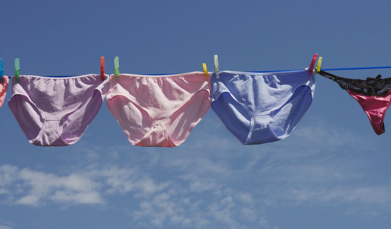 Sau khi giặt, phơi đồ lót dưới ánh nắng trực tiếp để nhanh khô và diệt khuẩn