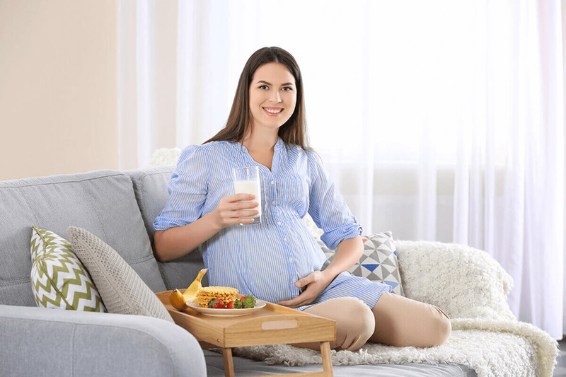 Có nên uống sữa bầu trong 3 tháng đầu không? Lưu ý khi uống sữa cho thai phụ 1