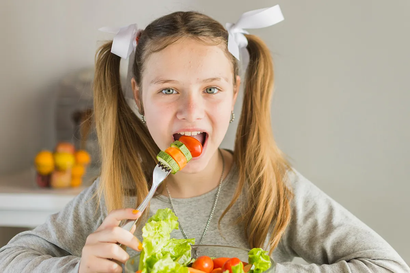Liệu có phải đeo hàm duy trì cả đời không? Thời gian đeo bao lâu? Thói quen ăn uống cũng ảnh hưởng đến thời gian đeo hàm duy trì