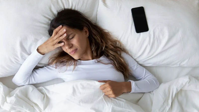 Đau đầu hypnic là gì? Tại sao lại đau đầu trong khi ngủ?