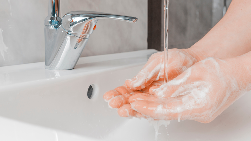 Dầu gội đầu bắn vào mắt có sao không​? 2
