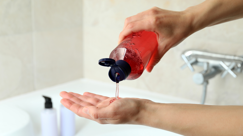Dầu gội đầu bắn vào mắt có sao không​? 4
