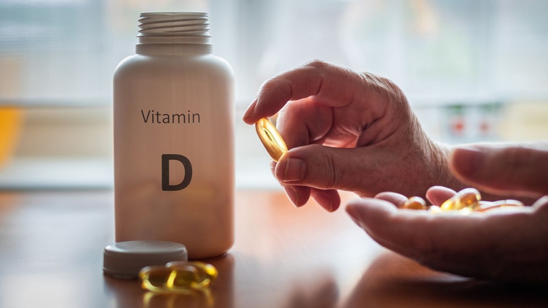 Dấu hiệu thiếu vitamin D ở người lớn mà bạn cần chú ý - 1