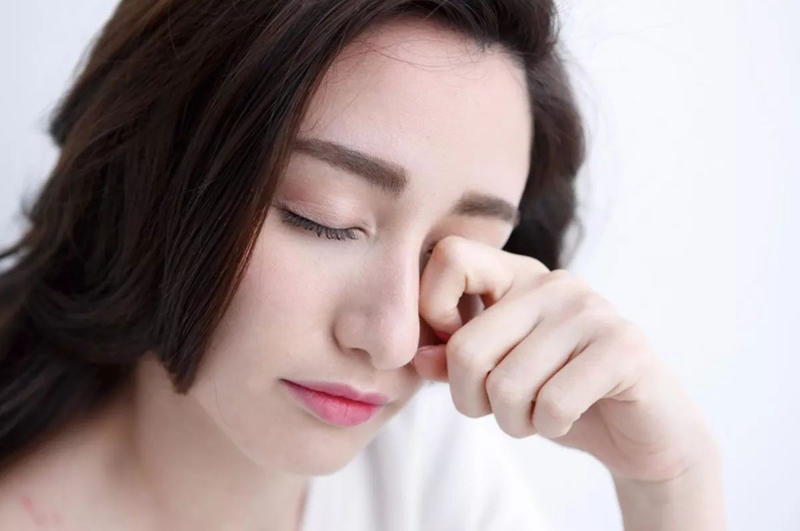 Đừng chủ quan nếu bị khô mắt đau đầu thường xuyên 1
