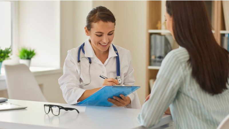 Đưa ra lời khuyên khám tâm lý với người bệnh trầm cảm