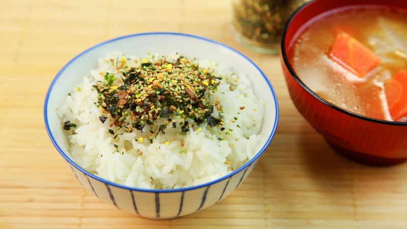 Gia vị rắc cơm Nhật rất đa dạng, được biến tấu với nhiều thành phần để phù hợp với khẩu vị và nhu cầu dinh dưỡng