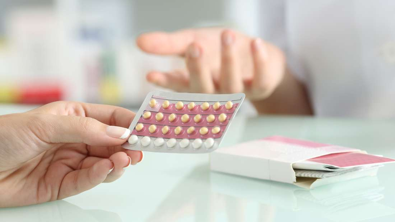 Tư vấn y tế và độ tuổi an toàn để bắt đầu sử dụng thuốc tránh thai