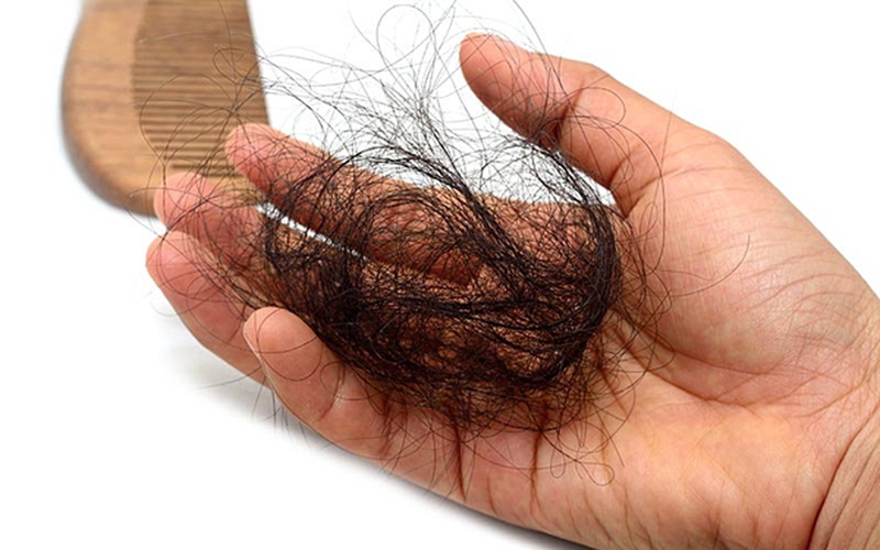 Giải đáp thắc mắc bẹ bỉm: Sau sinh bao lâu thì được chải tóc ...