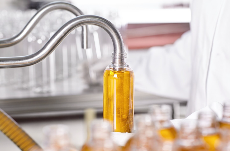 Giấm công nghiệp và giấm bỗng khác nhau hoàn toàn về nguyên liệu, cách sản xuất và hương vị