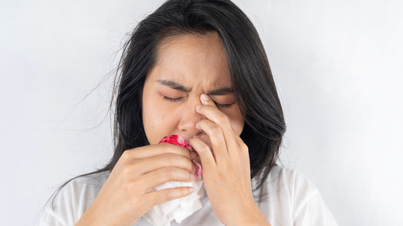 Mệt mỏi, chảy máu bất thường là những dấu hiệu cảnh báo giảm tiểu cầu