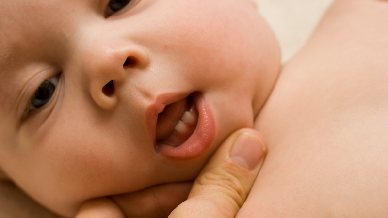 Hình ảnh trẻ đi tướt mọc răng và cách chăm sóc cha mẹ nên biết rõ4