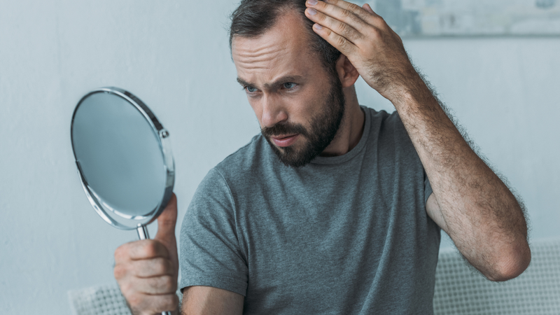 Các bệnh lý liên quan thường gặp ở người nhiễm HIV, cũng có thể góp phần gây rụng tóc