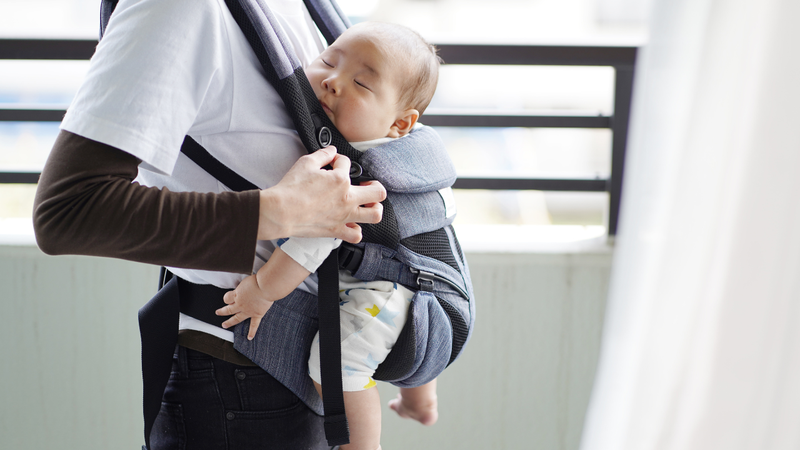 Hướng dẫn cách đeo địu em bé thoải mái cho mẹ và bé 4
