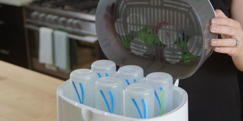 Hướng dẫn cách tiệt trùng bình sữa bằng máy UV 1
