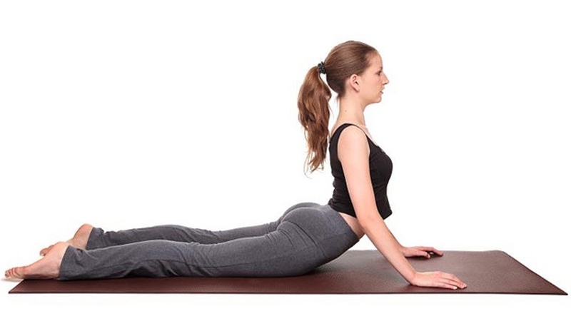 Lợi ích và cách thực hiện tư thế yoga rắn hổ mang 3