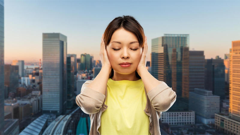 Người bị rối loạn tiền đình nên hạn chế tiếp xúc với môi trường có tiếng ồn lớn