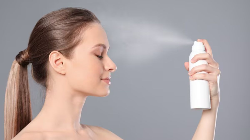 Xịt khoáng giúp xử lý một phần lớp nền bị cakey