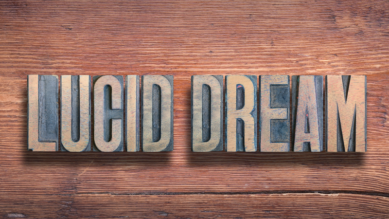 Lucid dream là trạng thái bạn nhận thức được mình đang mơ