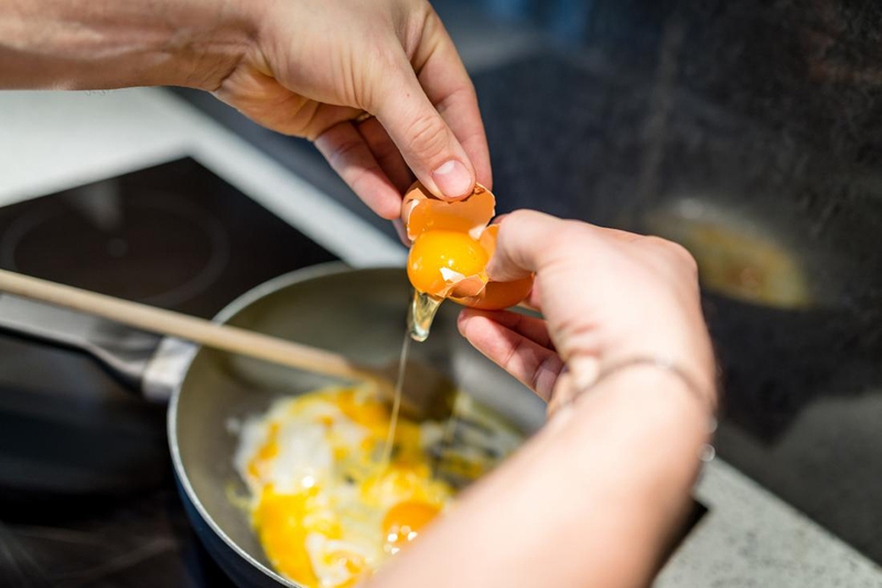 Mắc những bệnh gì không nên ăn trứng gà? - 1