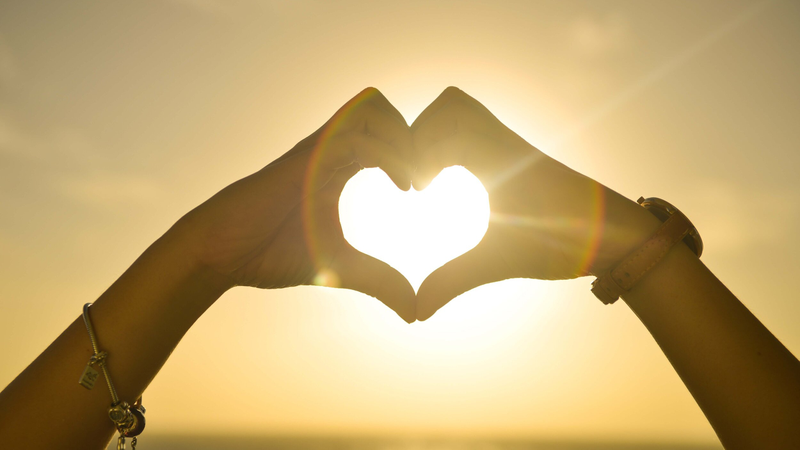 Manifest love là gì? Đây là khái niệm chỉ sự kết hợp giữa ý tưởng về hiện thực hóa và tình yêu