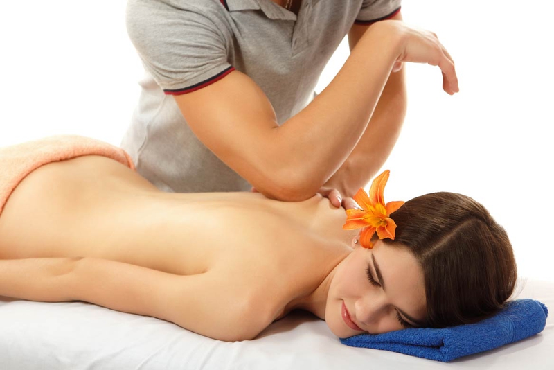 Liệu pháp massage mô sâu giúp giảm căng thẳng trong cơ thể
