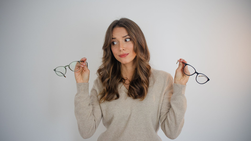 Người mắt xếch nên chọn gọng kính có phần đuôi kính hơi hạ thấp