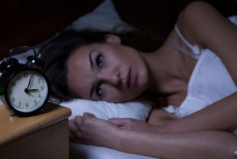 Mẹ thức khuya có mất sữa không? Những biện pháp khắc phục tình trạng thức khuya, khó ngủ của mẹ sau sinh 1