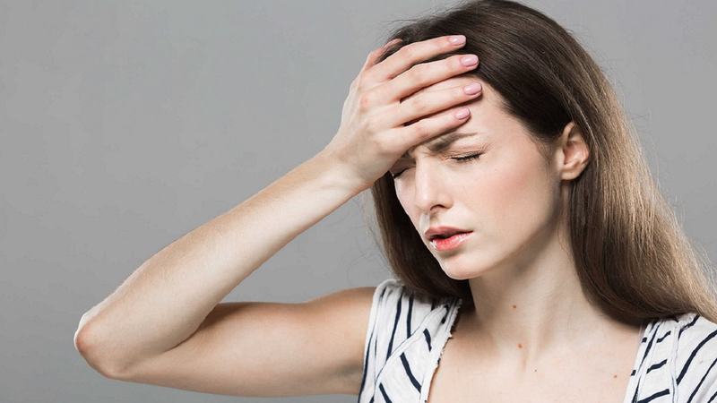 Triệu chứng của chóng mặt có thể kèm theo nhiều dạng biểu hiện khác và phổ biến nhất thường là cảm giác buồn nôn