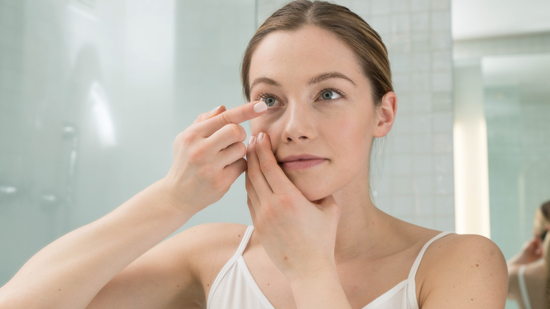 Mới mua lens về đeo luôn được không? 1