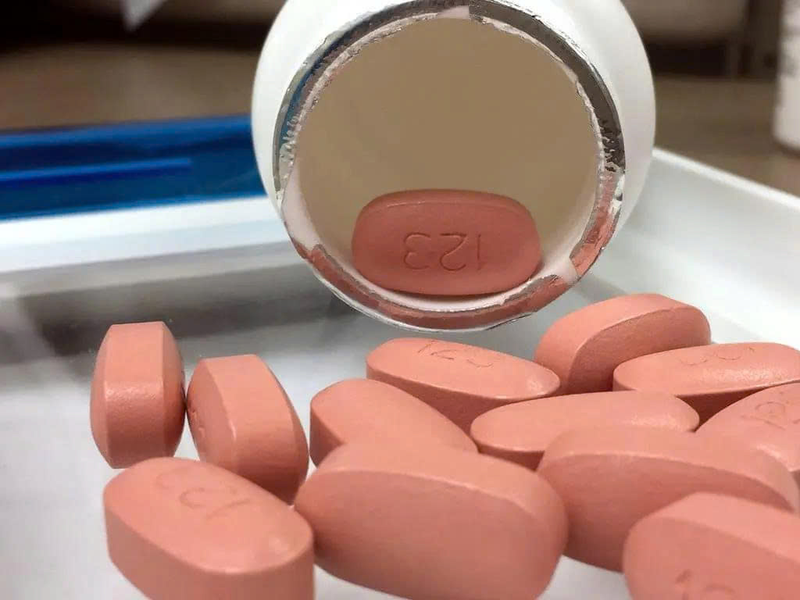 Tác dụng phụ khi dùng thuốc ARV cũng là một trong những tác nhân gây nên mụn HIV